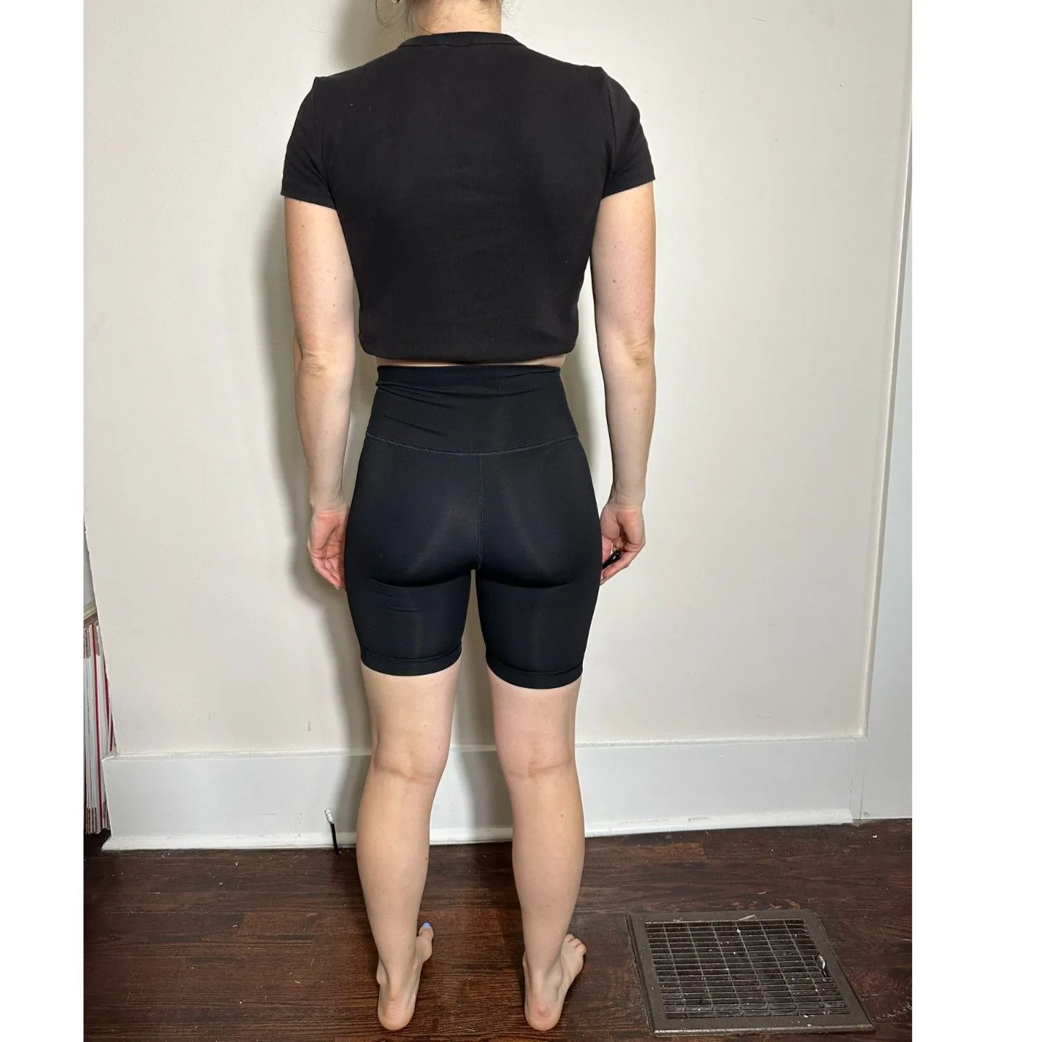 Everlane PERFORM Black Biker Shorts Size Small 8" Inseam - Image 4