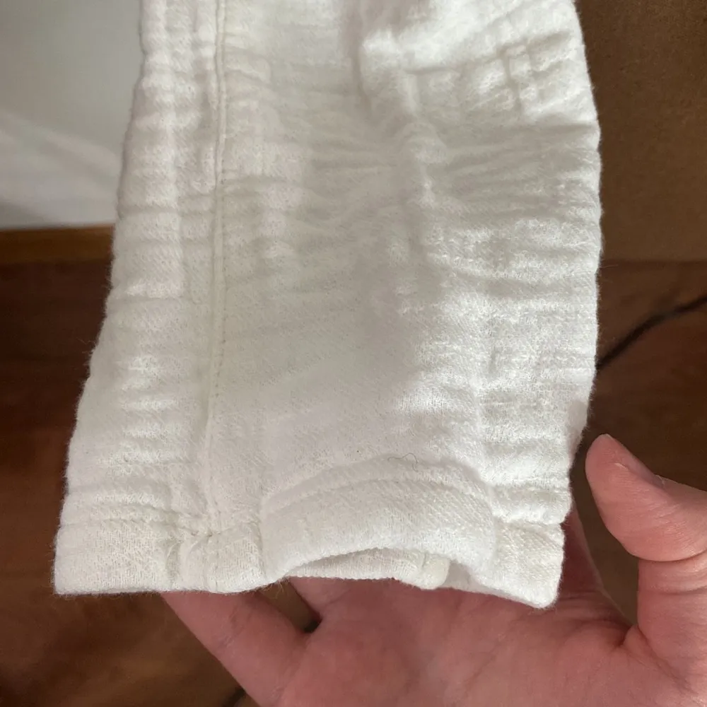 Billabong Sunset Sessions nubby gauze cropped tie-front button shirt size S - Image 11