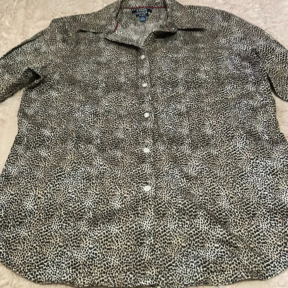 CHAPS animal print  long sleeve button down in size large - Image 2