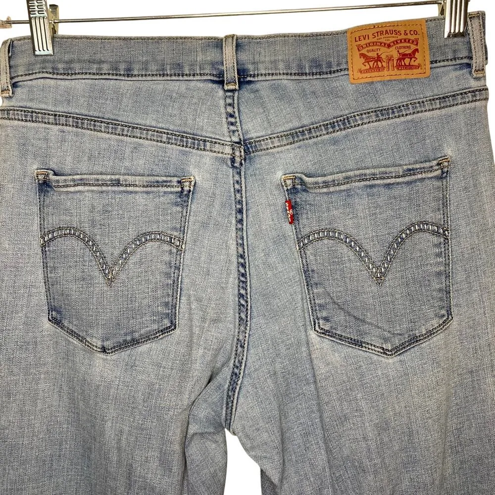 Levi's Women's Light Wash Classic Boot Cut Jeans Size 10 - Image 4