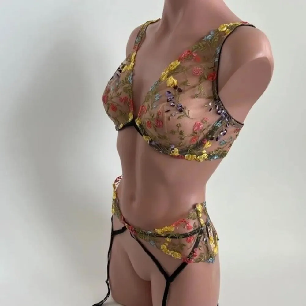 Victoria's Secret Dream Angels Unlined Plunge Bra and Garter set - Image 3