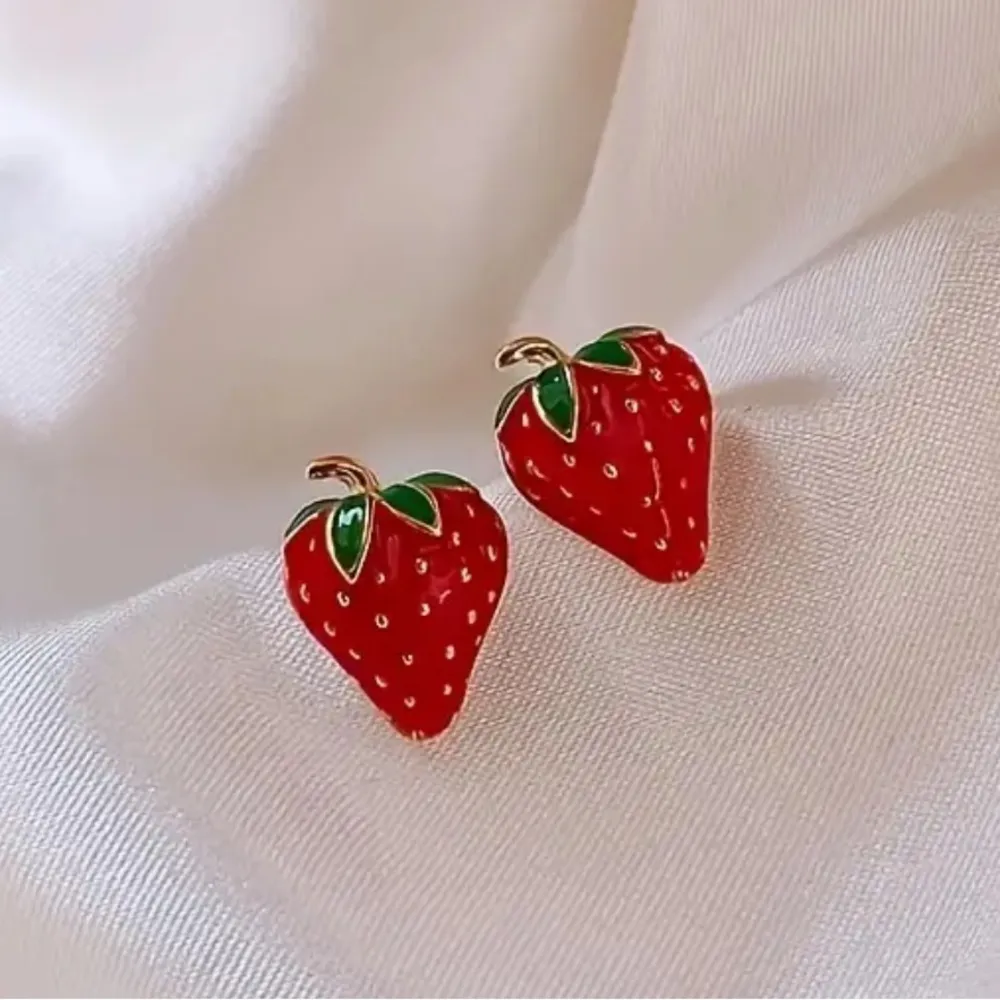 🍓 Strawberry studs post earrings Cute fruit gift girls adult red gold New - Image 3