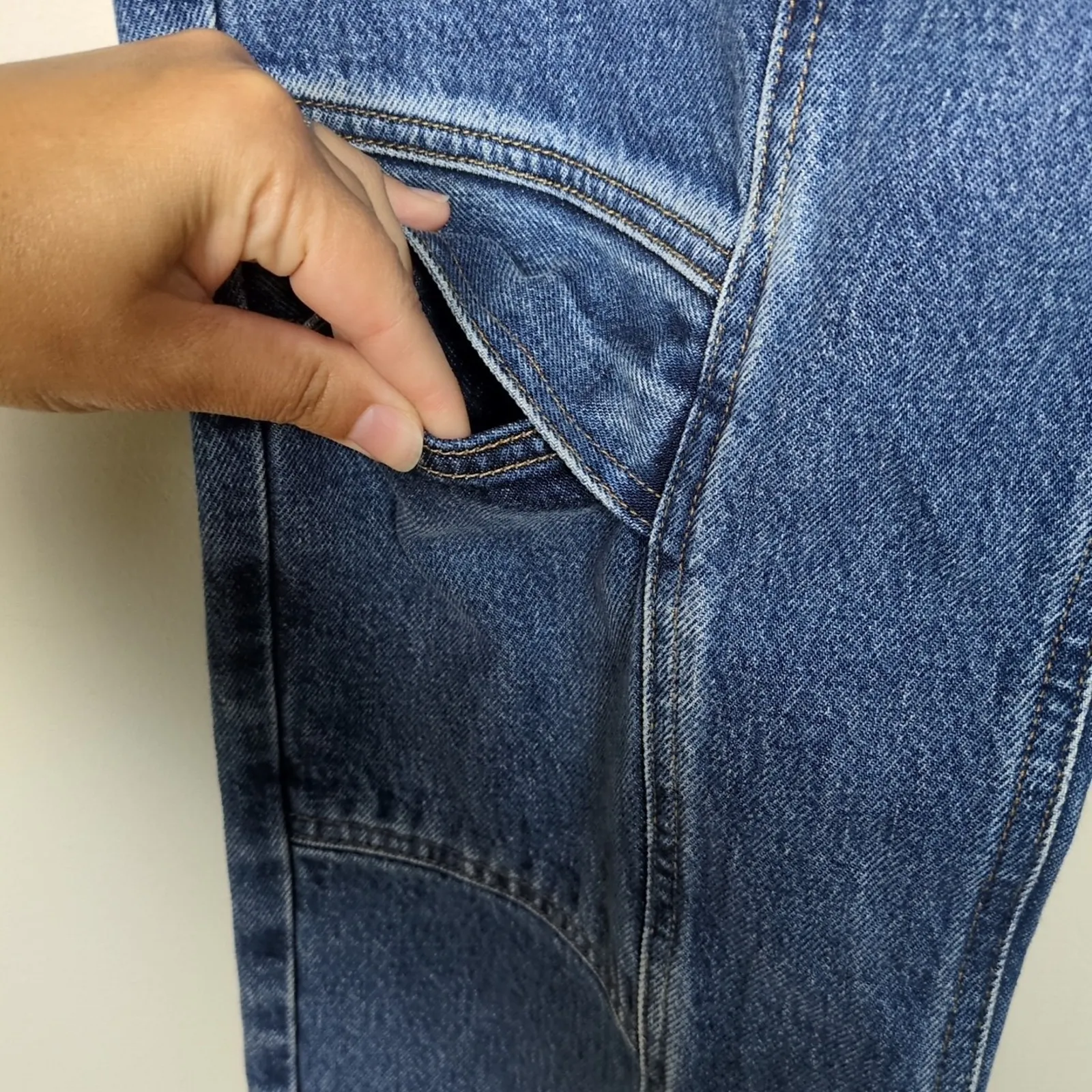 AGOLDE Cooper Cargo Jeans in Regulation Medium Wash 100% Cotton Women's 27 - Image 4