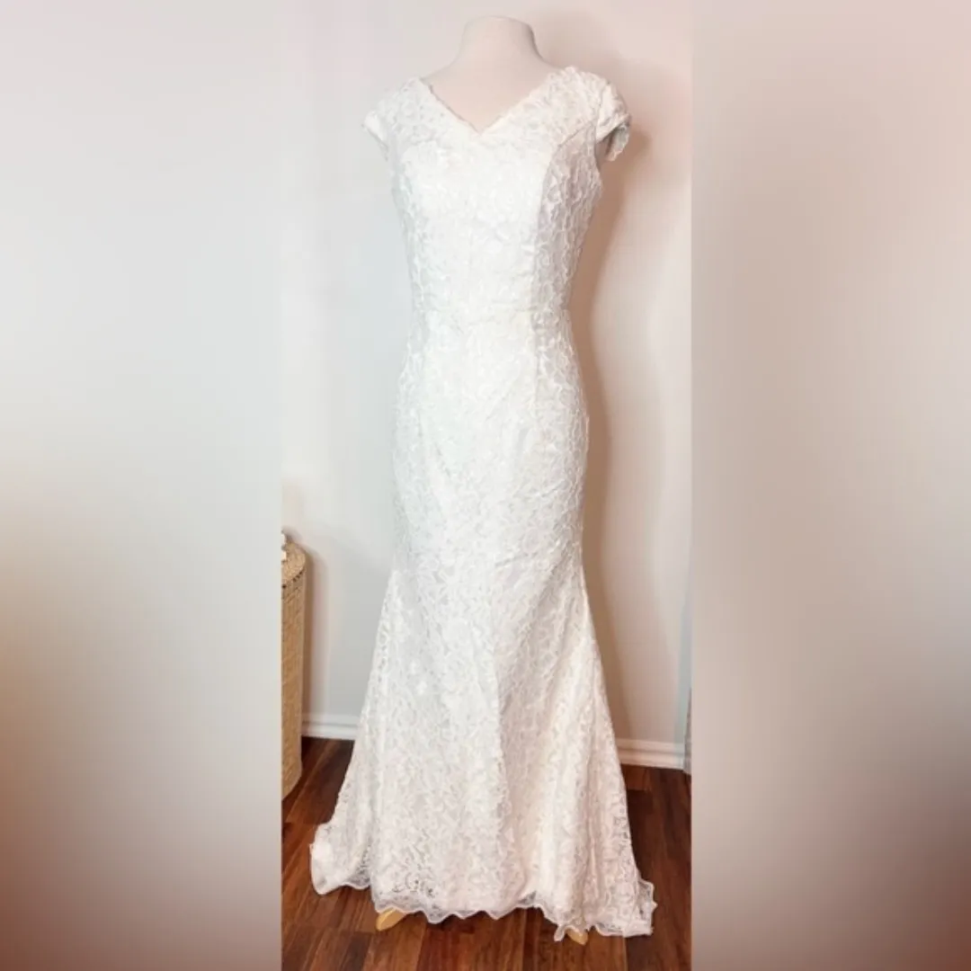 Wedding dress Gown withy buttons Mermaid luxury V short sleeves white Size 10. Size M - Image 3