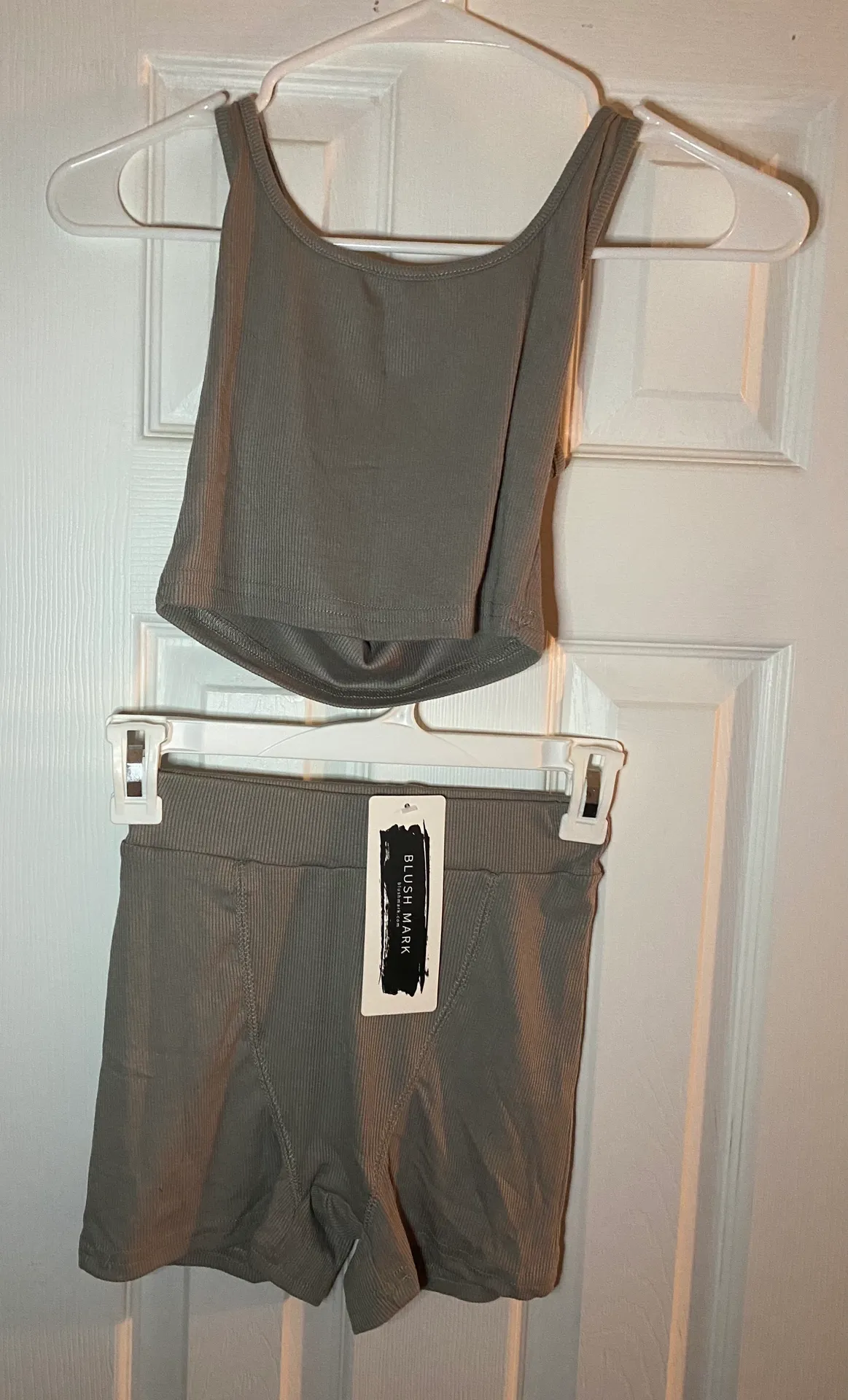 Blush Mark Grey Biker Shorts And Crop Top - Image 4
