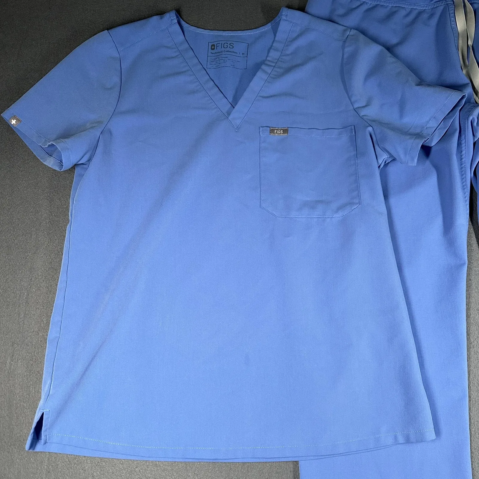 FIGS Technical Collection Scrub Set Womens Medium Ceil Blue V Neck Top Pants - Image 2