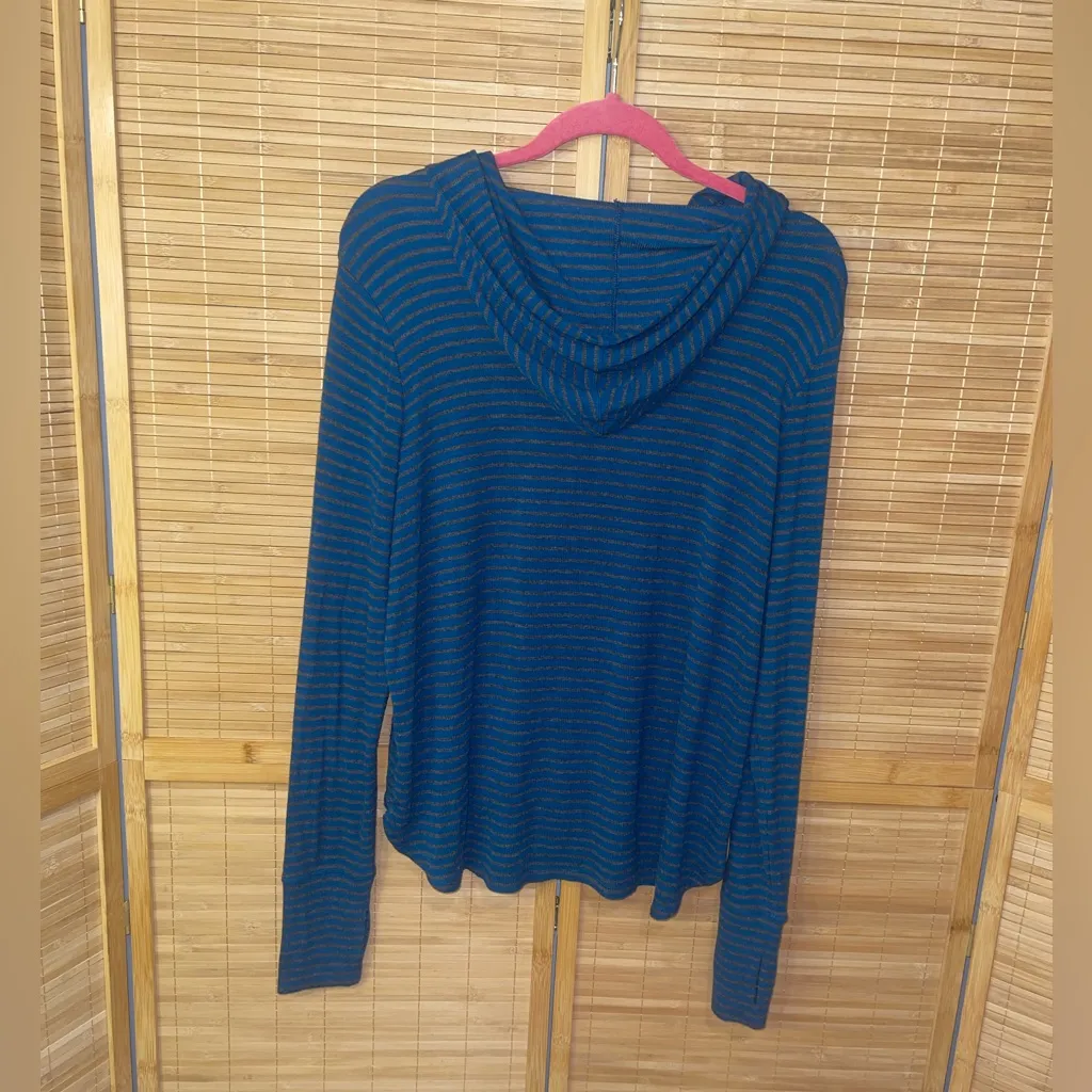 CAbi Riff Hoodie Long Sleeve Blue Grey Striped top shirt woman’s size large - Image 3