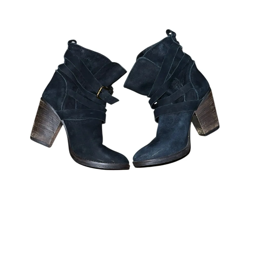 Steve Madden Stylish Black Leather Boots Size 7 M - Image 3