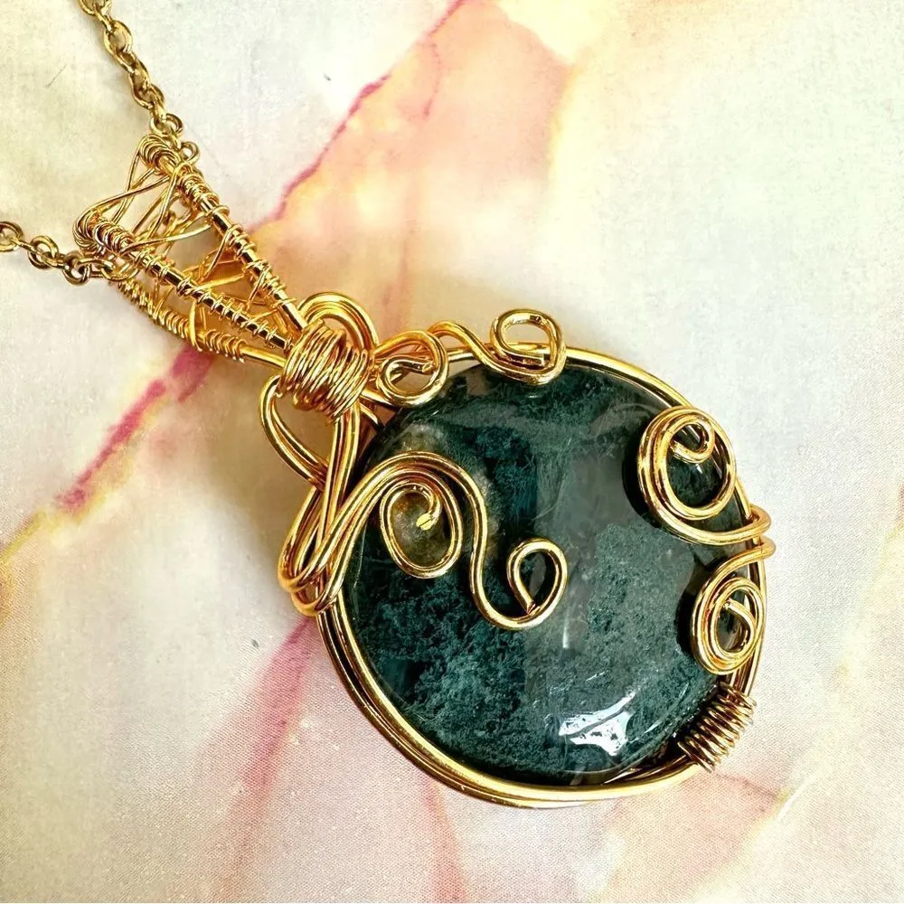 Moss agate gold tone pendant necklace - Image 5