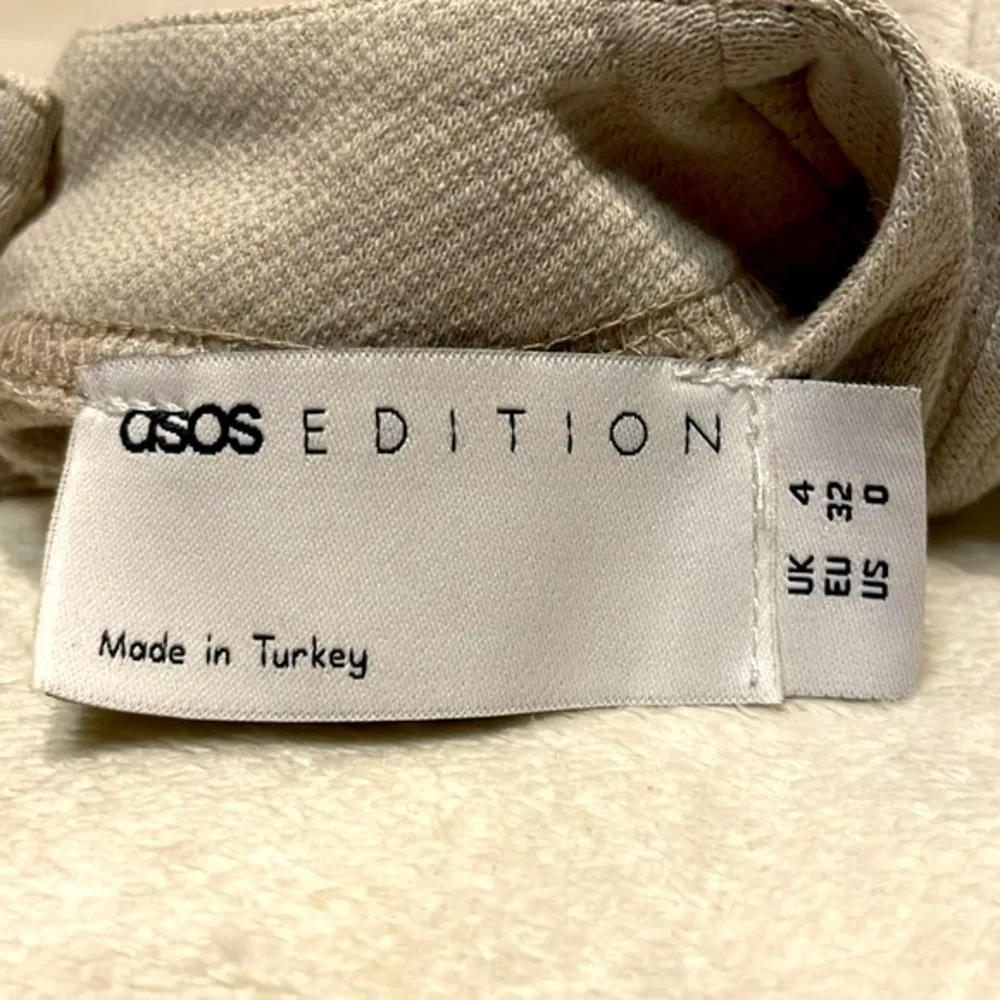 ASOS Edition- Grey Boxy Crop Top w/Exaggerated Shoulders Deep Side Cuts- Size 0 - Image 3