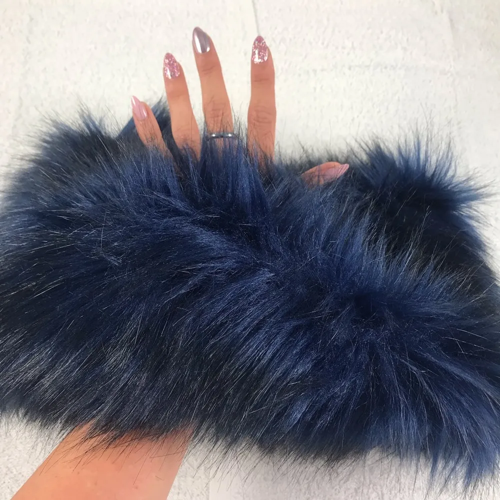 Faux navy blue fur Boa head piece - Image 5