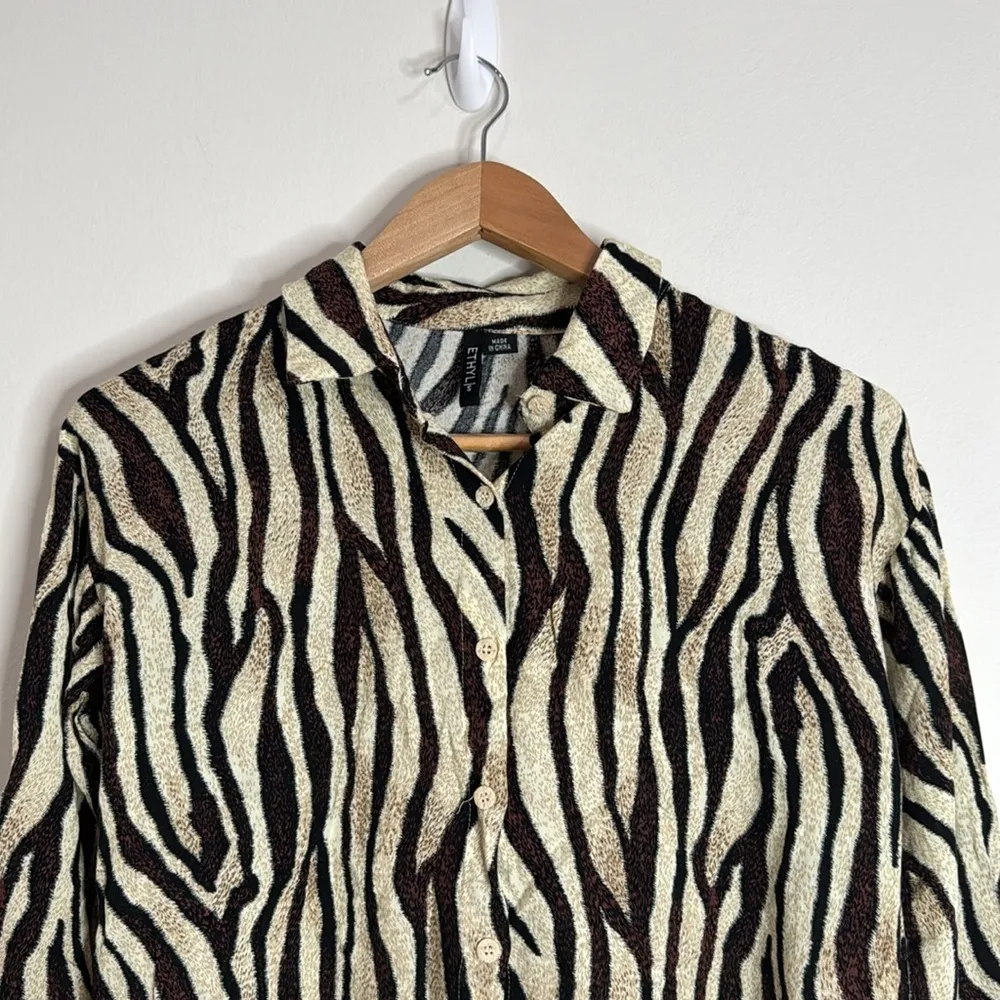 Ethyl neutrals Zebra Print Button Up Point Collar viscose Shirt size S Brown - Image 3