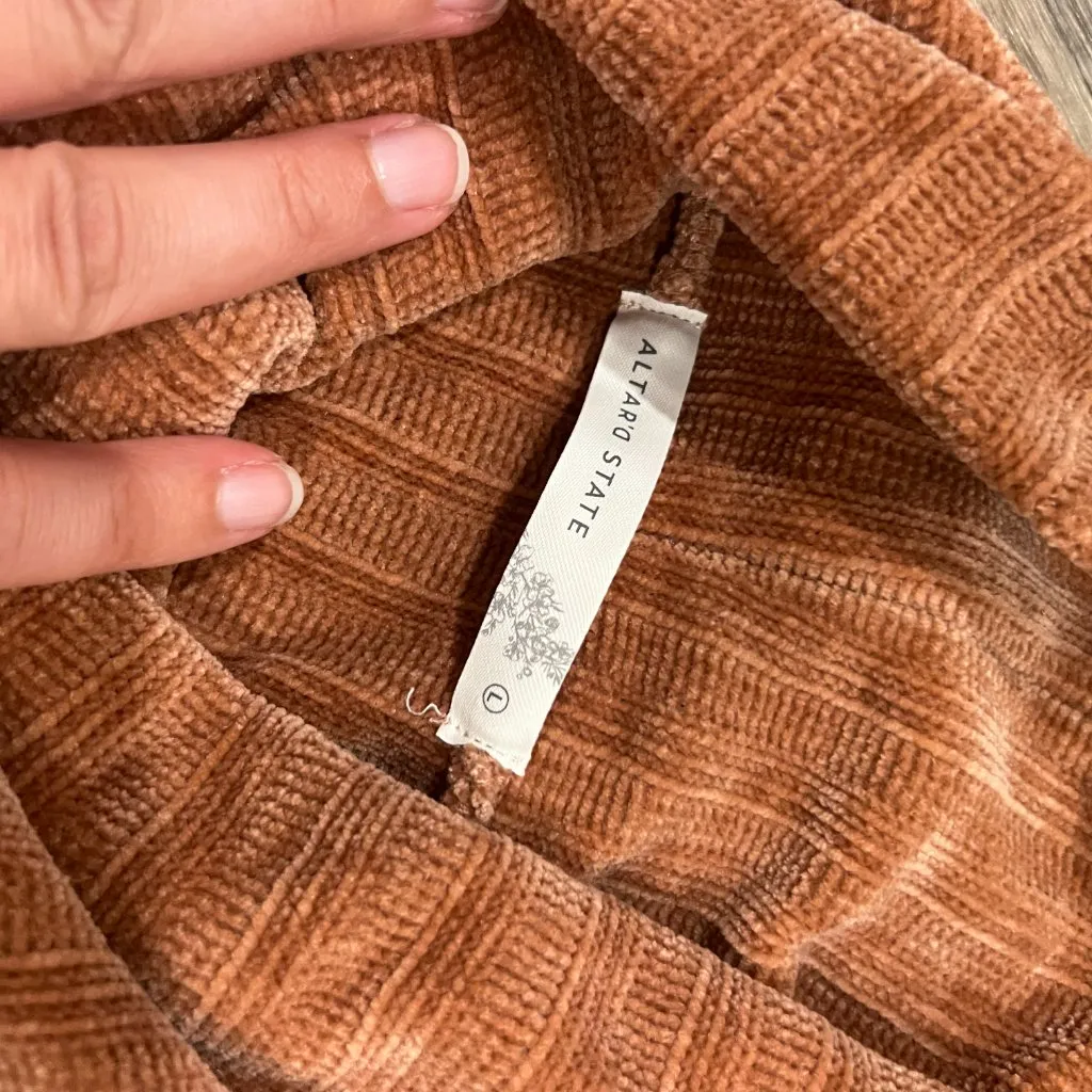 Altar'd State large sweater top - Image 7