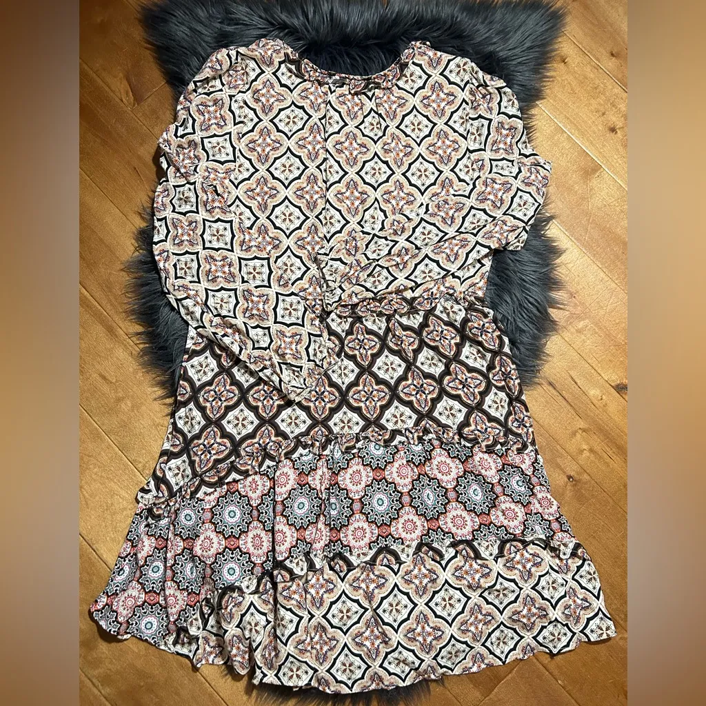 Anthropologie Tiered V-Neck Mini Dress Bohemian Patterned Dress Beige Boots SzS - Image 4