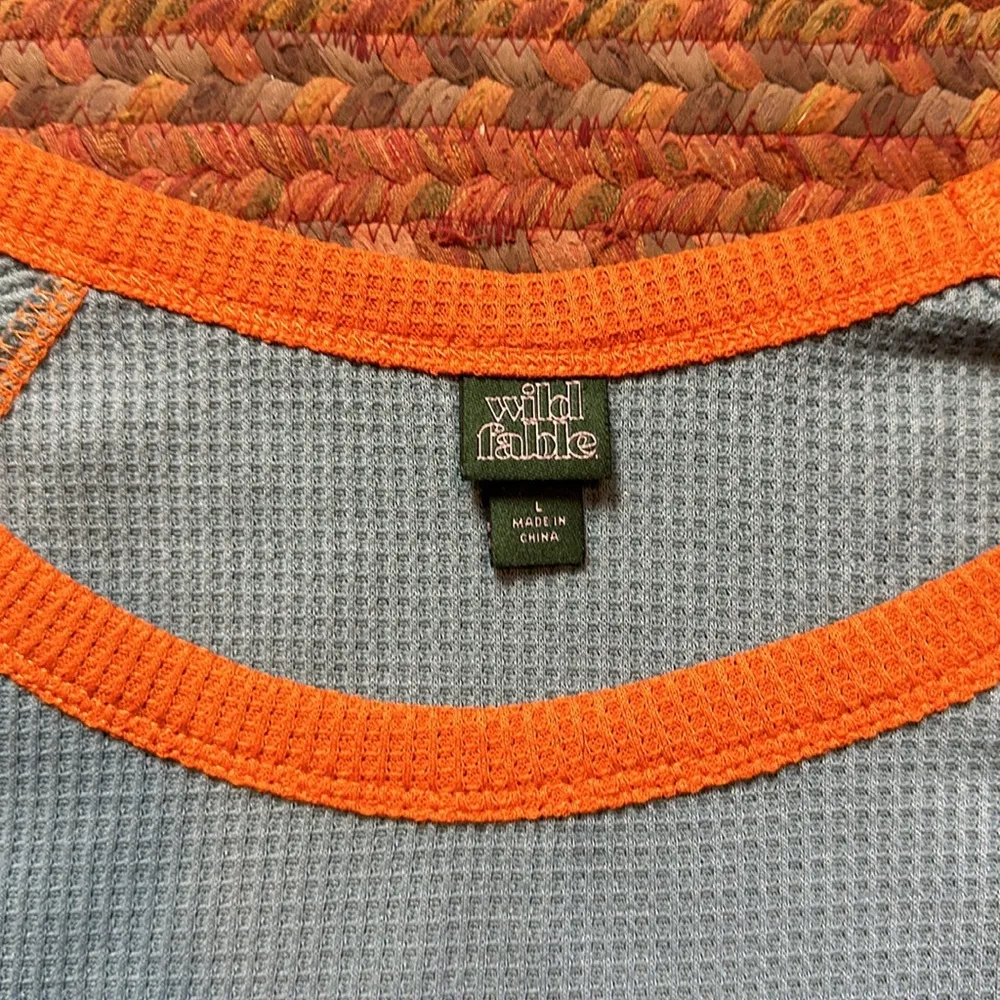 WILD FABLE BLUE WAFFLE KNIT IRANGE TRIM CROP TOP TEE - Image 2