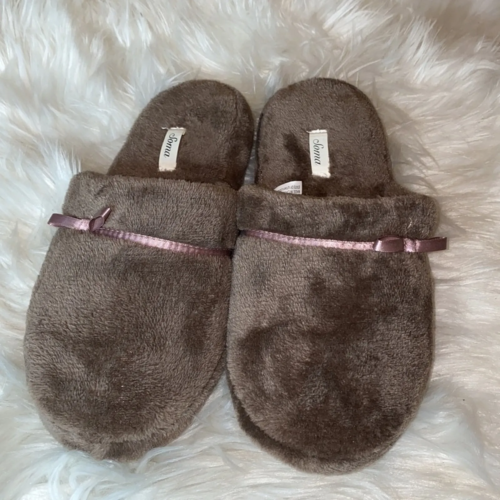 Soma Soft Fuzzy Brown Bow Slippers Small (5/6) - Image 3