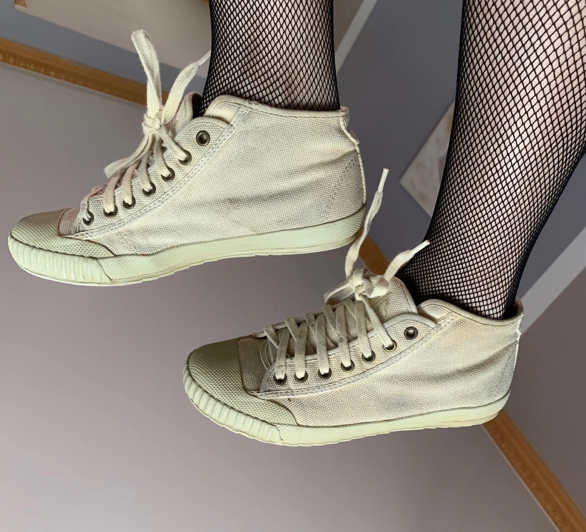 Khaki Colored Low Top Sneakers 🪐 Tan Size 6.5 - Image 2