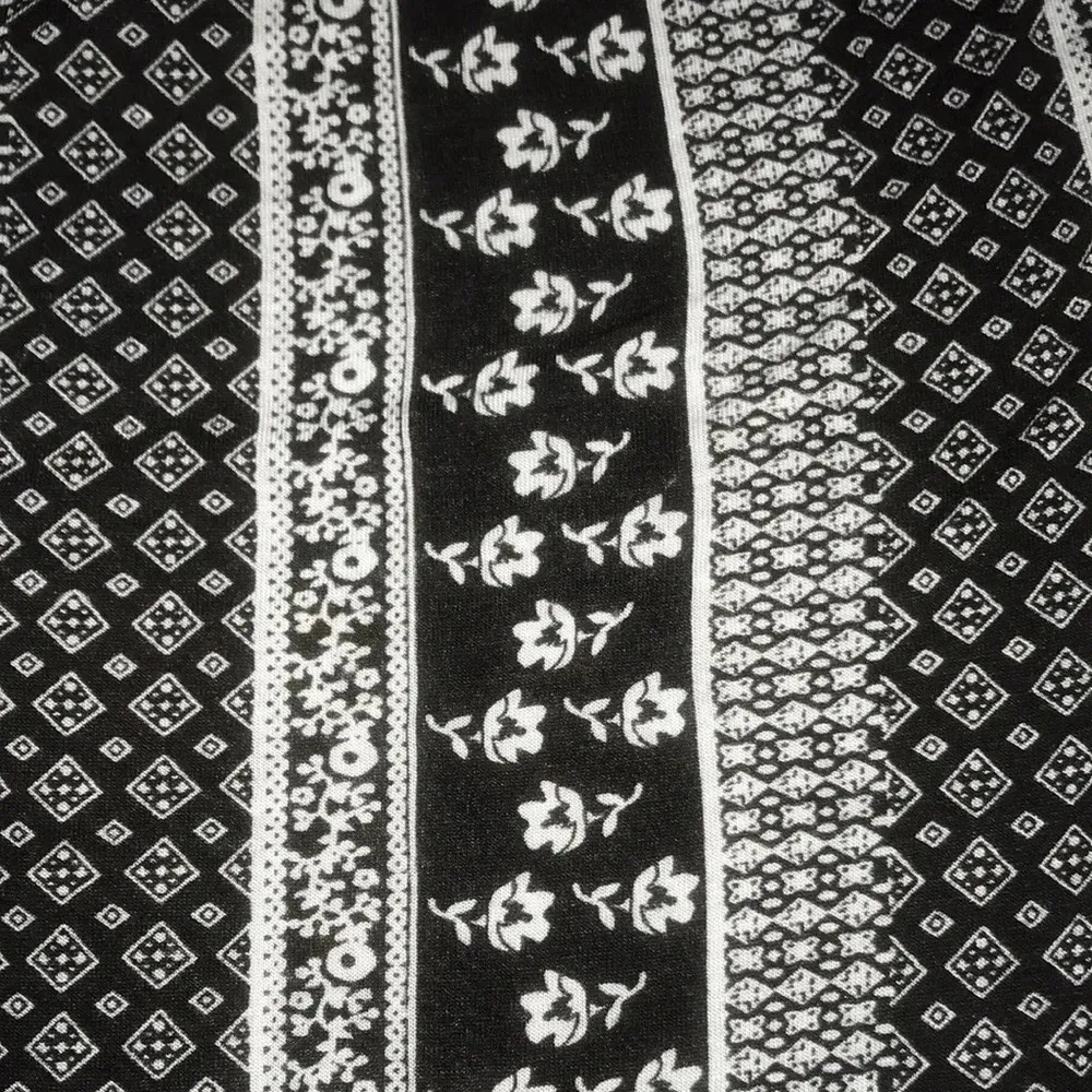 RUE21 crocheted lace back muscle tank floral and striped print flowy NEW size S - Image 4