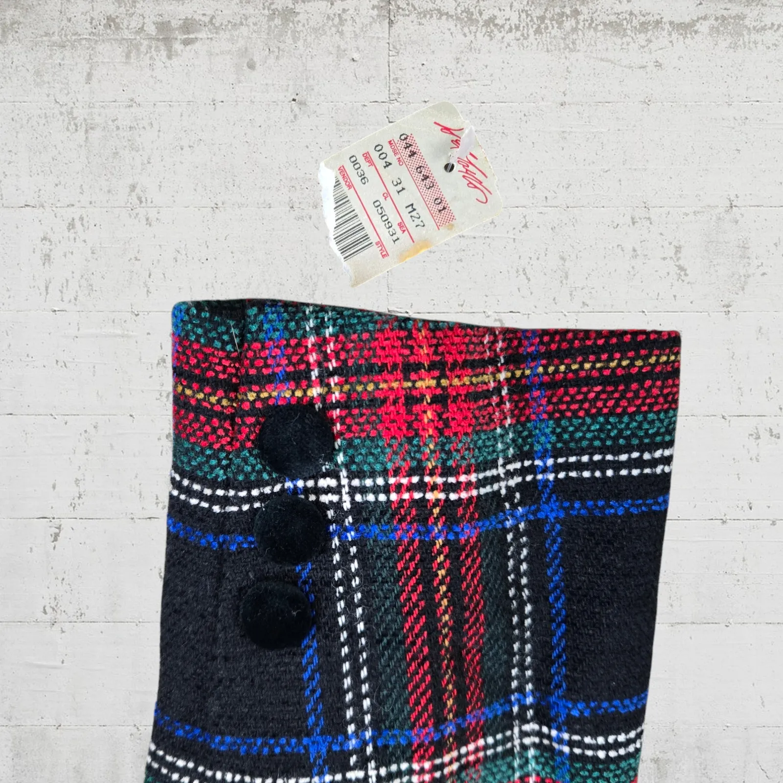 Vintage 90s Black Red Tartan Plaid Wool Blend Velvet Trim V-Neck Blazer Size 4 - Image 9