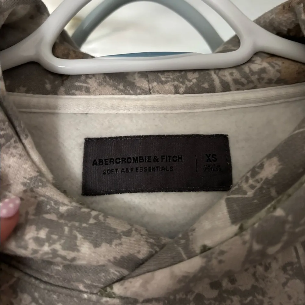 Abercrombie & Fitch Camo Hoodie - Image 3