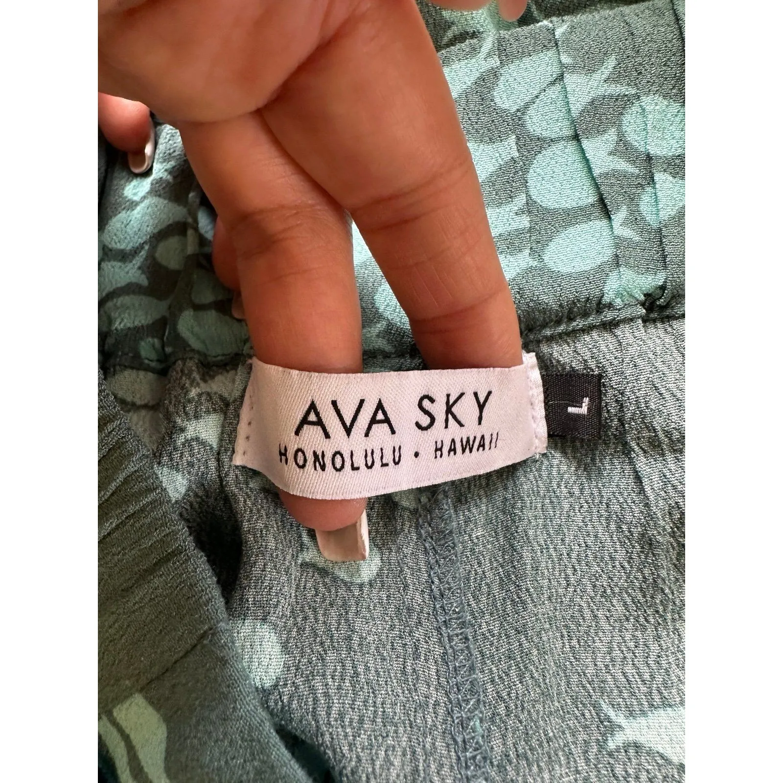 Fighting Eel Ava Sky Classic Swimming Fish Print Wide Leg Pockets Crop Pants L Green Size L - Image 6