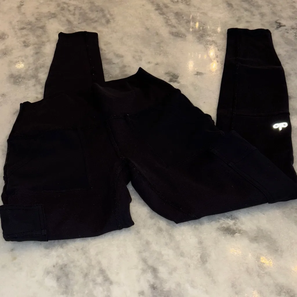 Alo Yoga Cargo Leggings - Image 3