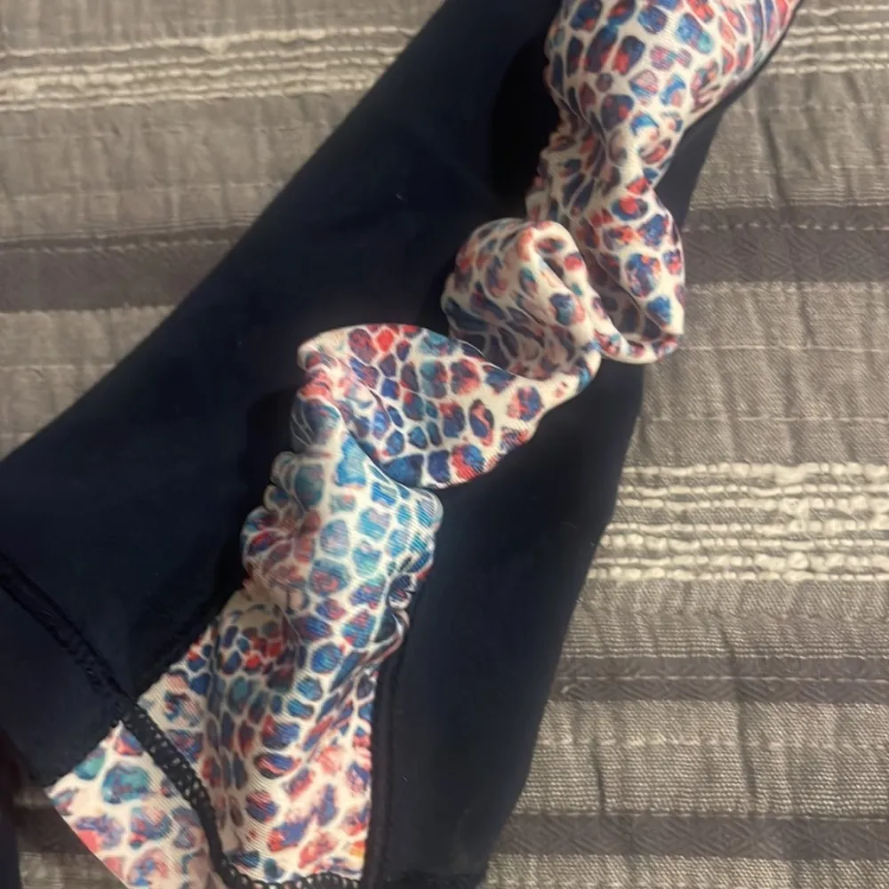 CALIA by Carrie Underwood Navy Blue Capri Leggings Size Small EUC #6875 - Image 2