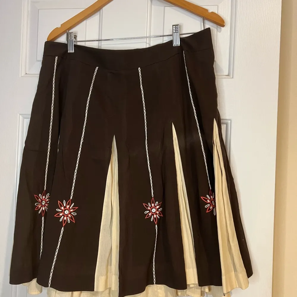 Ann Taylor Loft Brown and Cream Embroidered Women's Skirt - Flare Pleated Skirt- - Image 5
