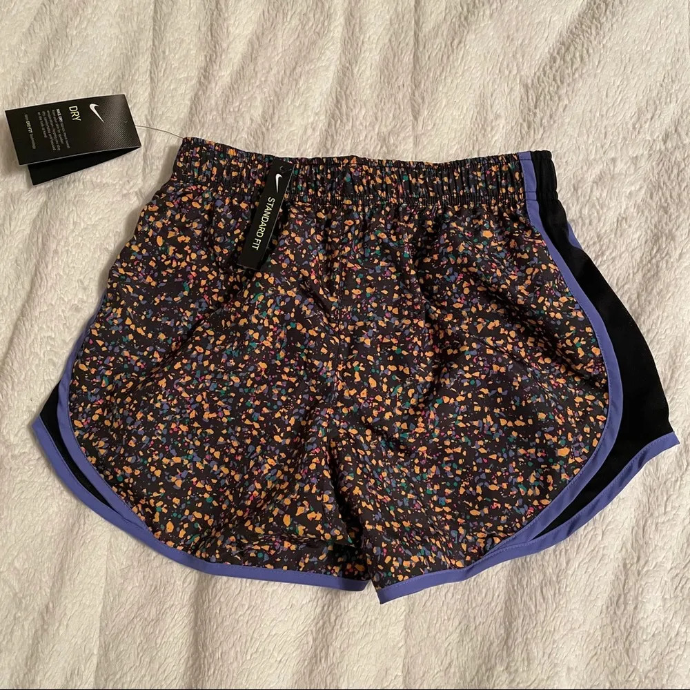 Nike Women’s Icon Clash Printed Tempo Shorts - Image 15