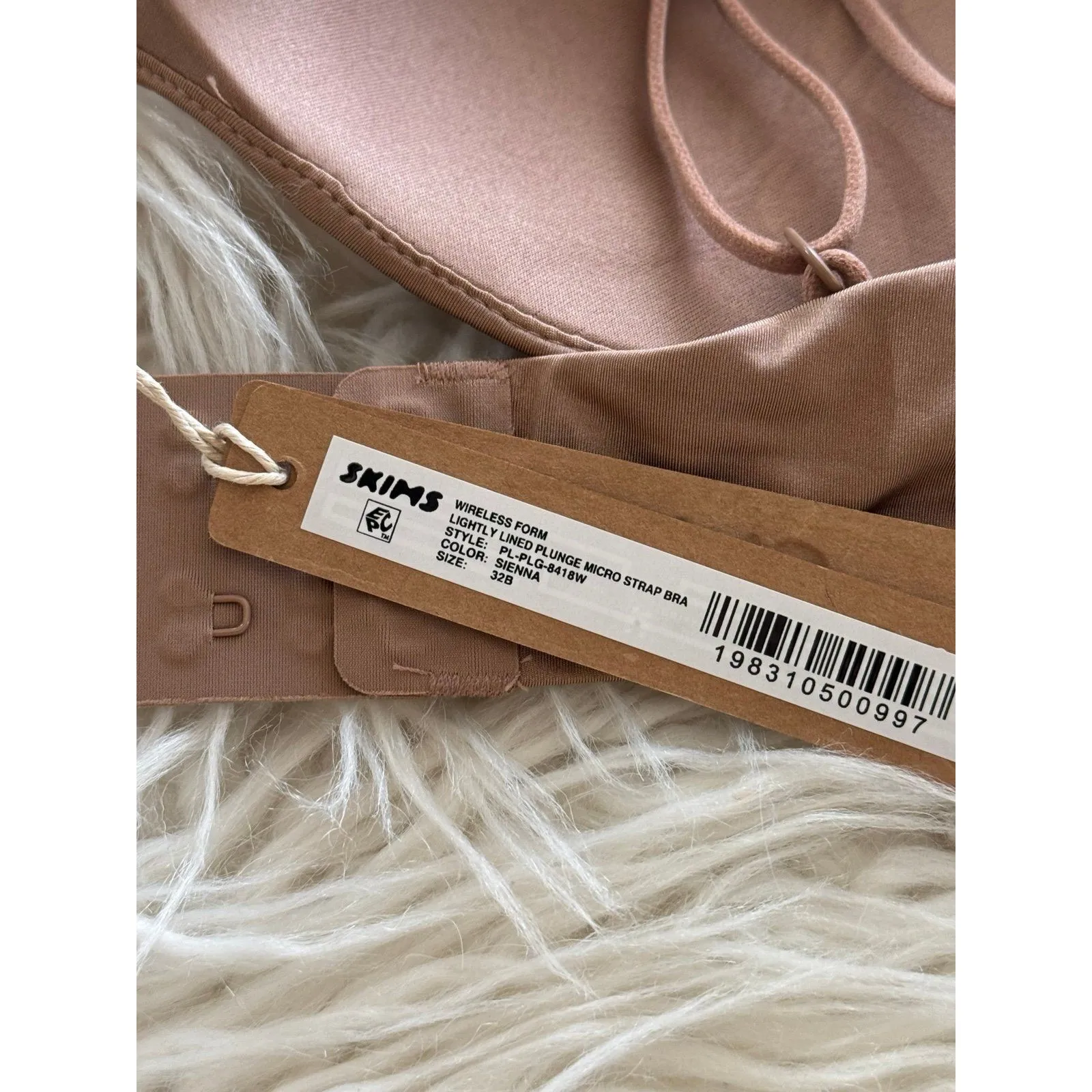 Skims Wireless Form Micro Strap Plunge Bra Sienna Size 32B - Image 6