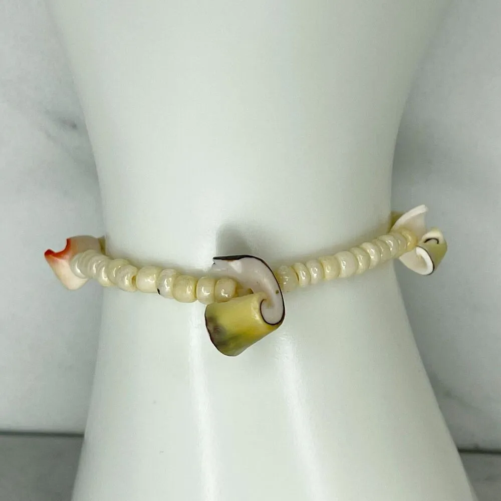 Seashell Swirl Shell Beaded Stretch Bracelet - Image 10
