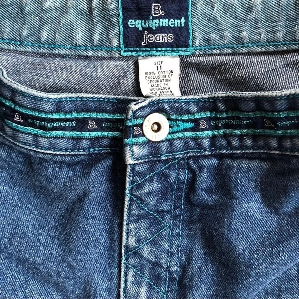 𝅺VINTAGE B. Equipment high waist denim mom jeans shorts size 11 Blue - Image 4