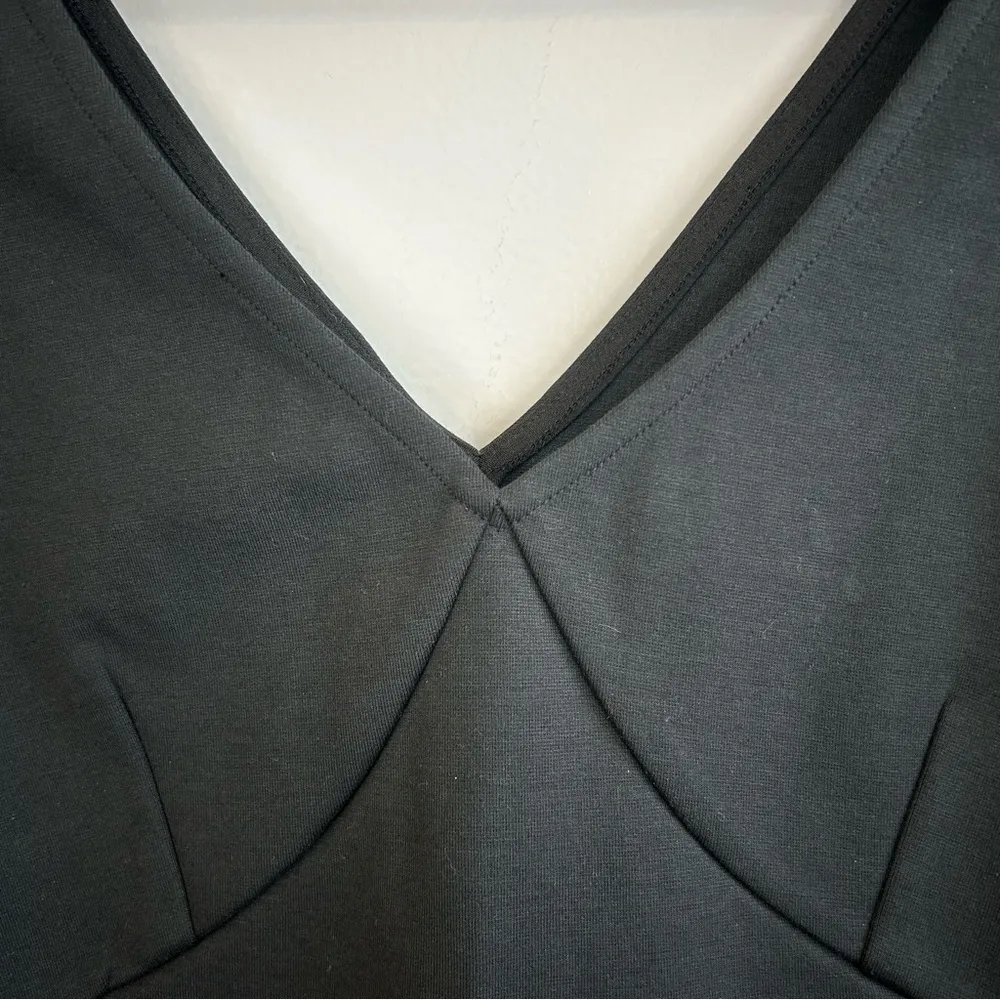 NWOT Everlane Black The Dream V-Neck Sleeveless Tank/Blouse Size Small - Image 7