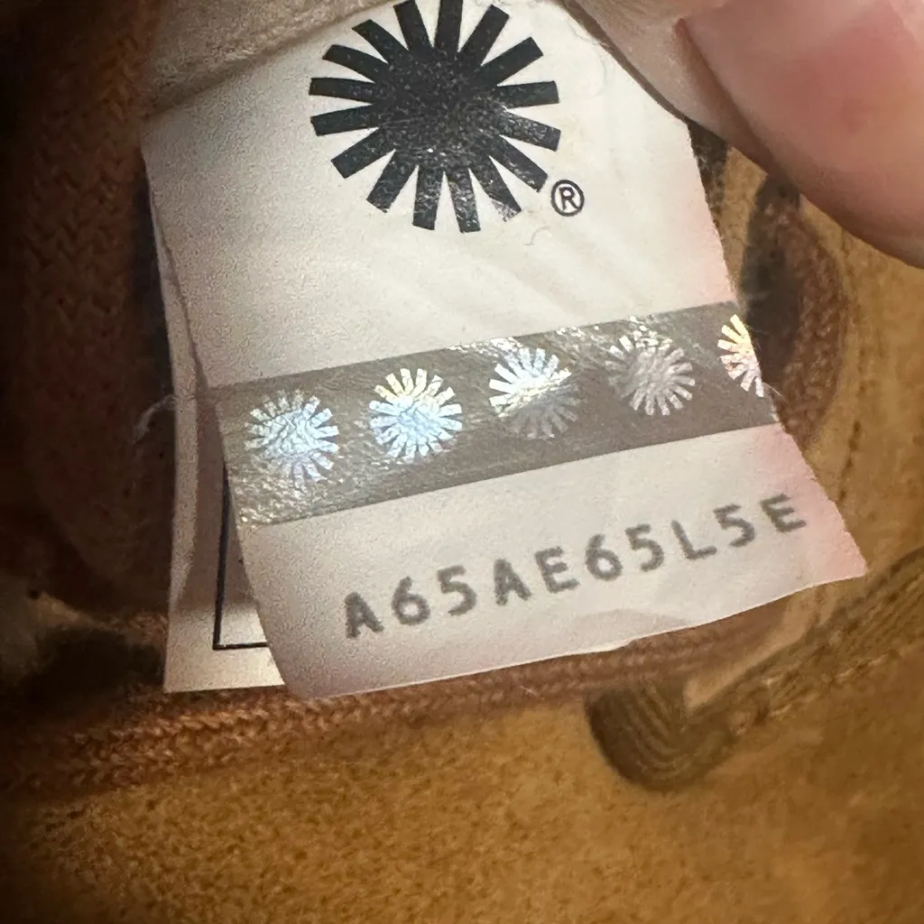 UGG neumel chukka boot women’s 9 - Image 4