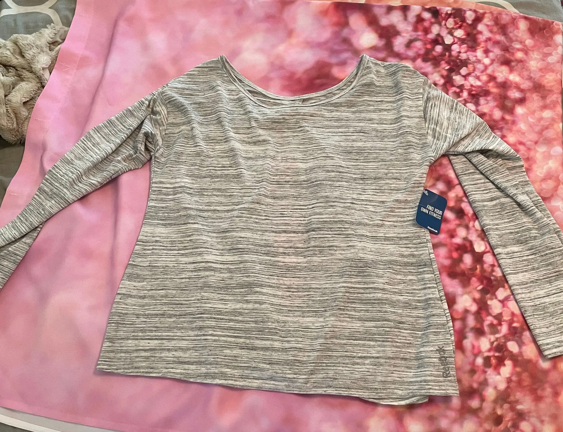 Open Keyhole Back Long Sleeve Top - Image 5