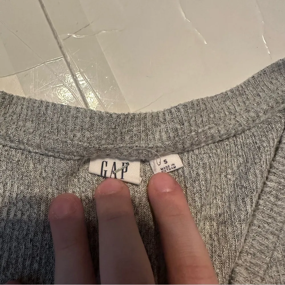 Gap Women’s Grey Sweater Long Sleeve Thin Plain Y2K Ribbed Casual Fall - Image 2