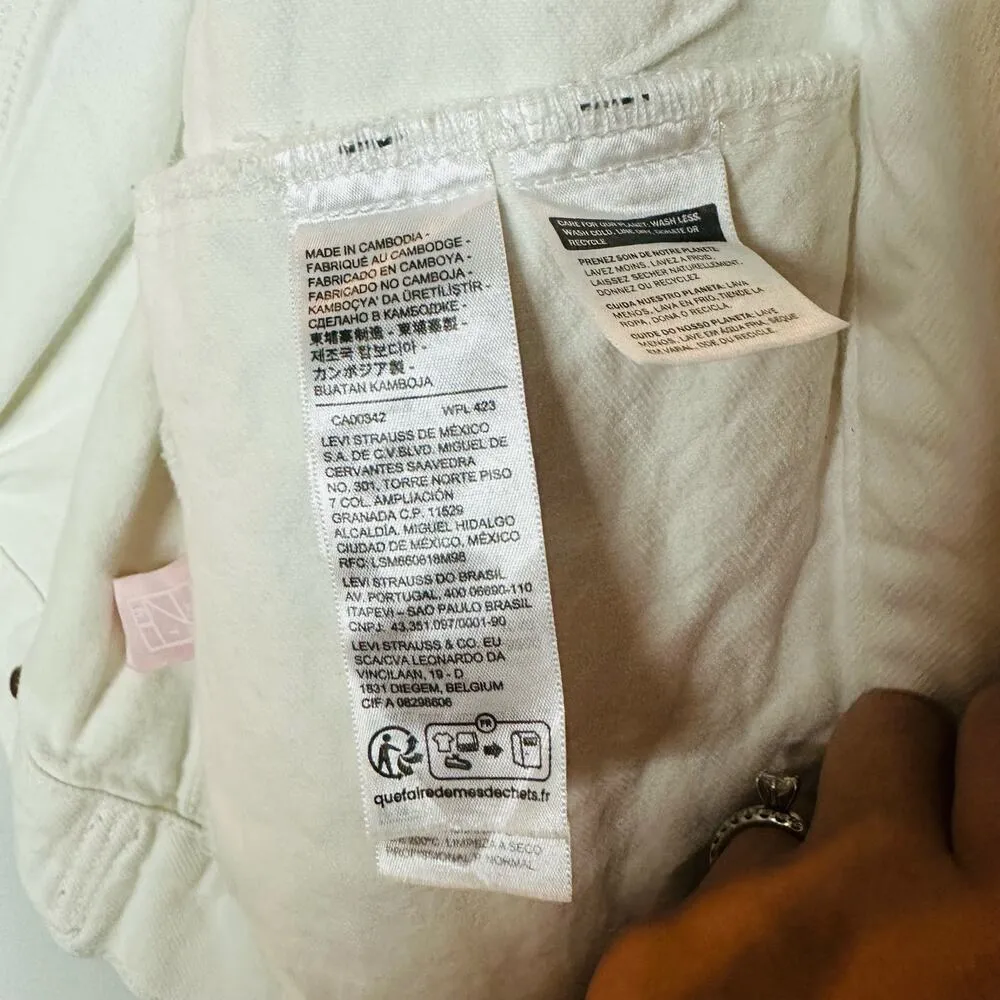 LEVIS Women’s White Silver Button Ex Boyfriend Denim Jacket Size Small - Image 8