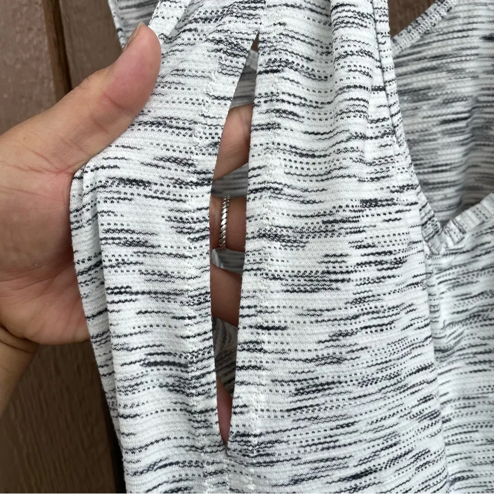 Lululemon Womens Tank White Salute the Sun Top Tiger Space Dye Back Slit Tie 12 - Image 8