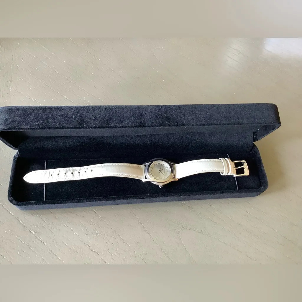 Authentic GUCCI ladies watch 🌷🌷 - Image 10