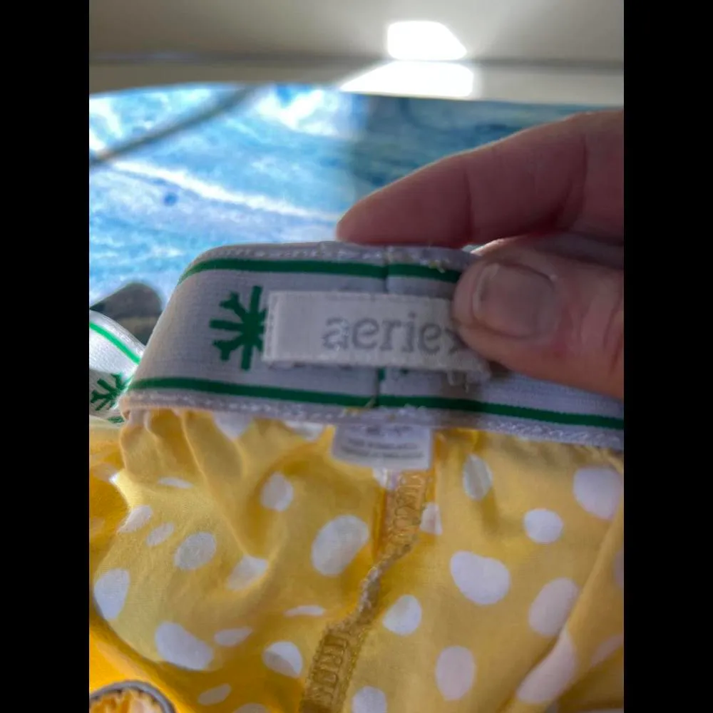 Aerie Women's Yellow Polka Dot Boxer Shorts size Medium - Image 4