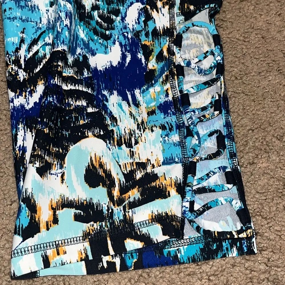 Lane Bryant Livi Capri Leggings Crisscross With Pockets Blue Abstract‎ 30/32 - Image 7