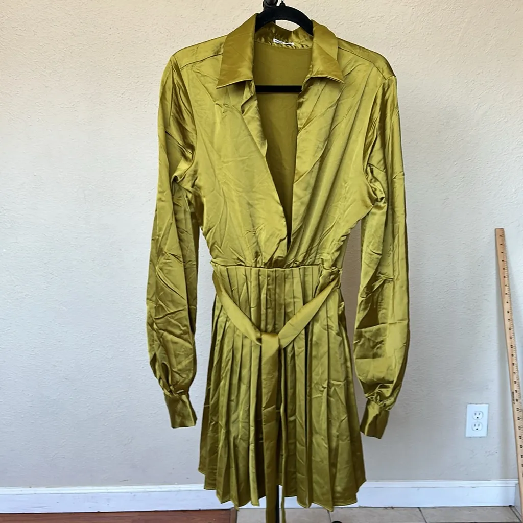 HOUSE OF CB 'Allegra' Chartreuse Pleated Shirt‎ Dress NWOT size L Tall - Image 4