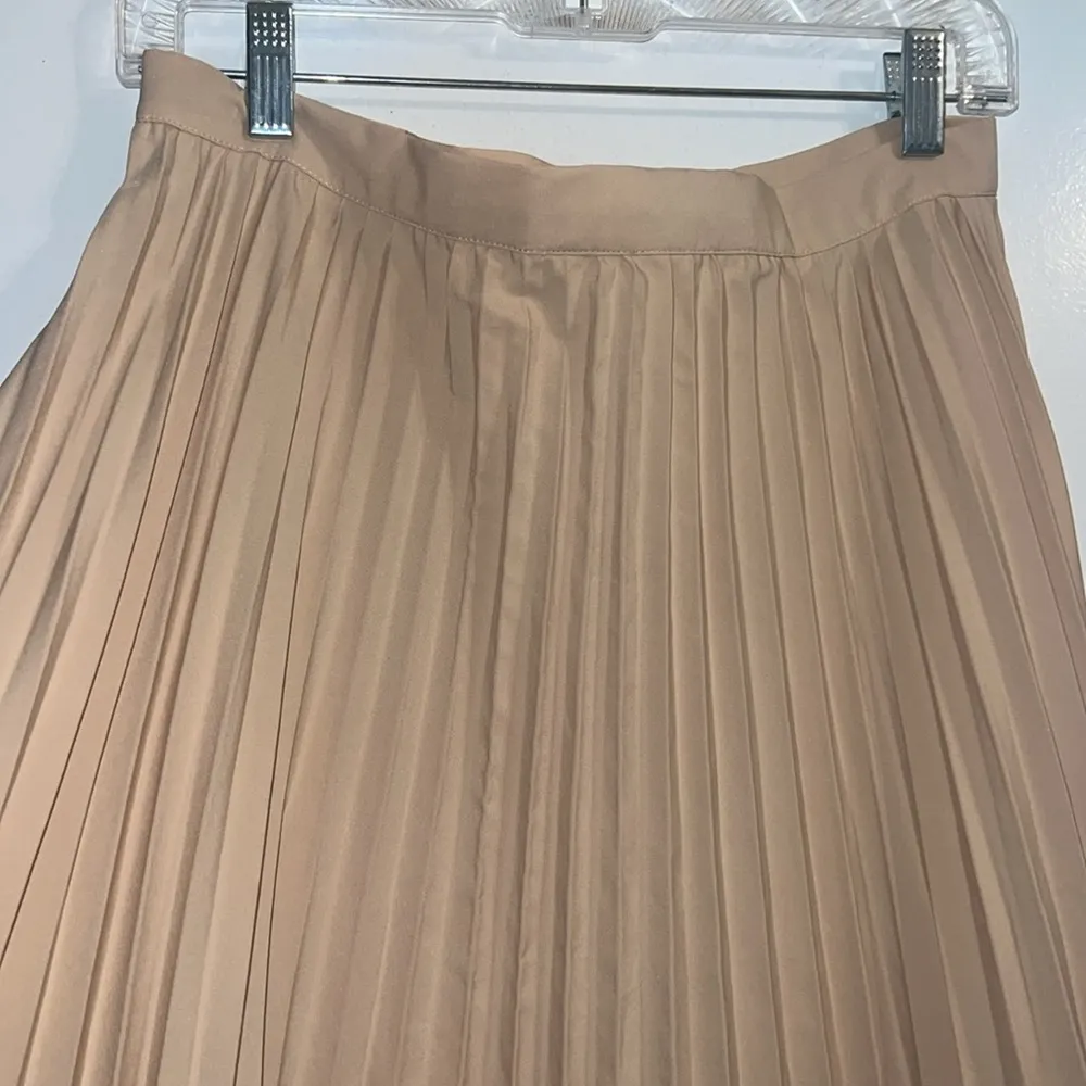 Amazon SweatyRocks Women's Casual Solid Longline Pleated Long Skirt Medium - Image 4