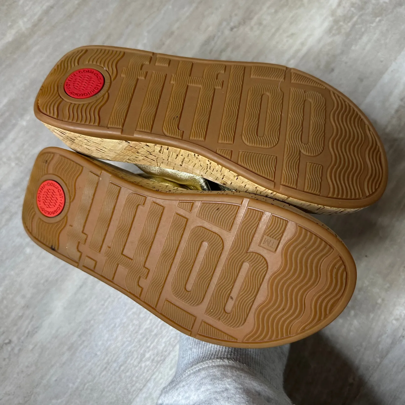 FitFlop F-MODE Metallic Leather-Twist Flatform Slides (Cork Wrap) in Gold Size 7 - Image 4