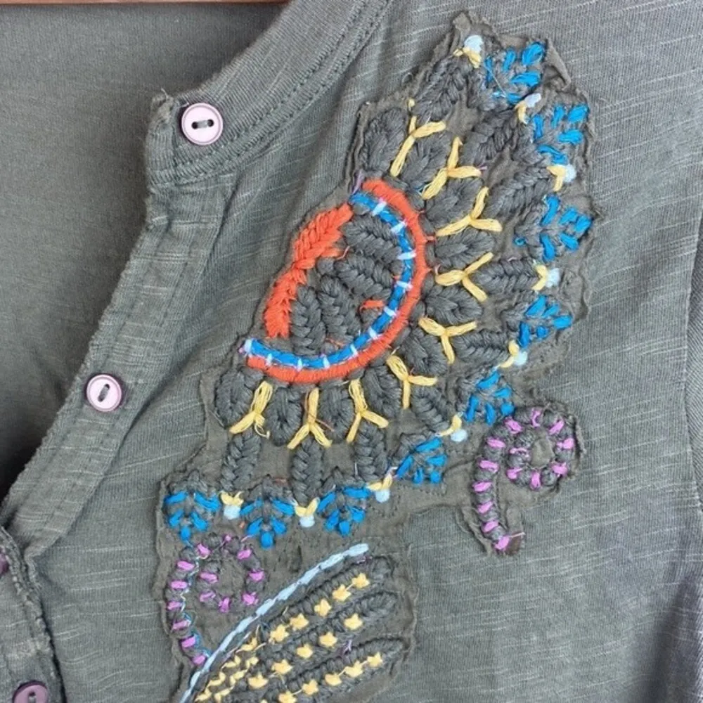 Anthropologie Army Green Embroidered Peasant Blouse Top From Akemi + Kin M - Image 4