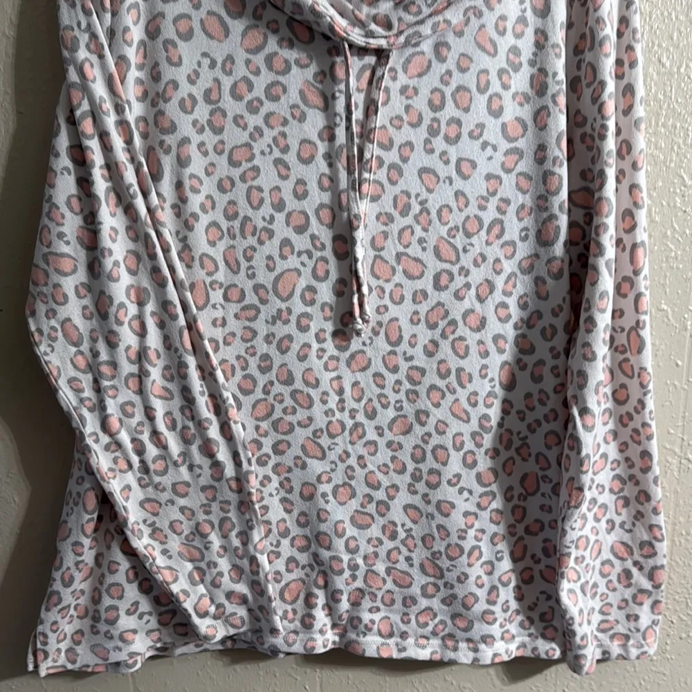 Kim Rogers Gray and White Oversized Long Sleeve Sweatshirt - Image 4