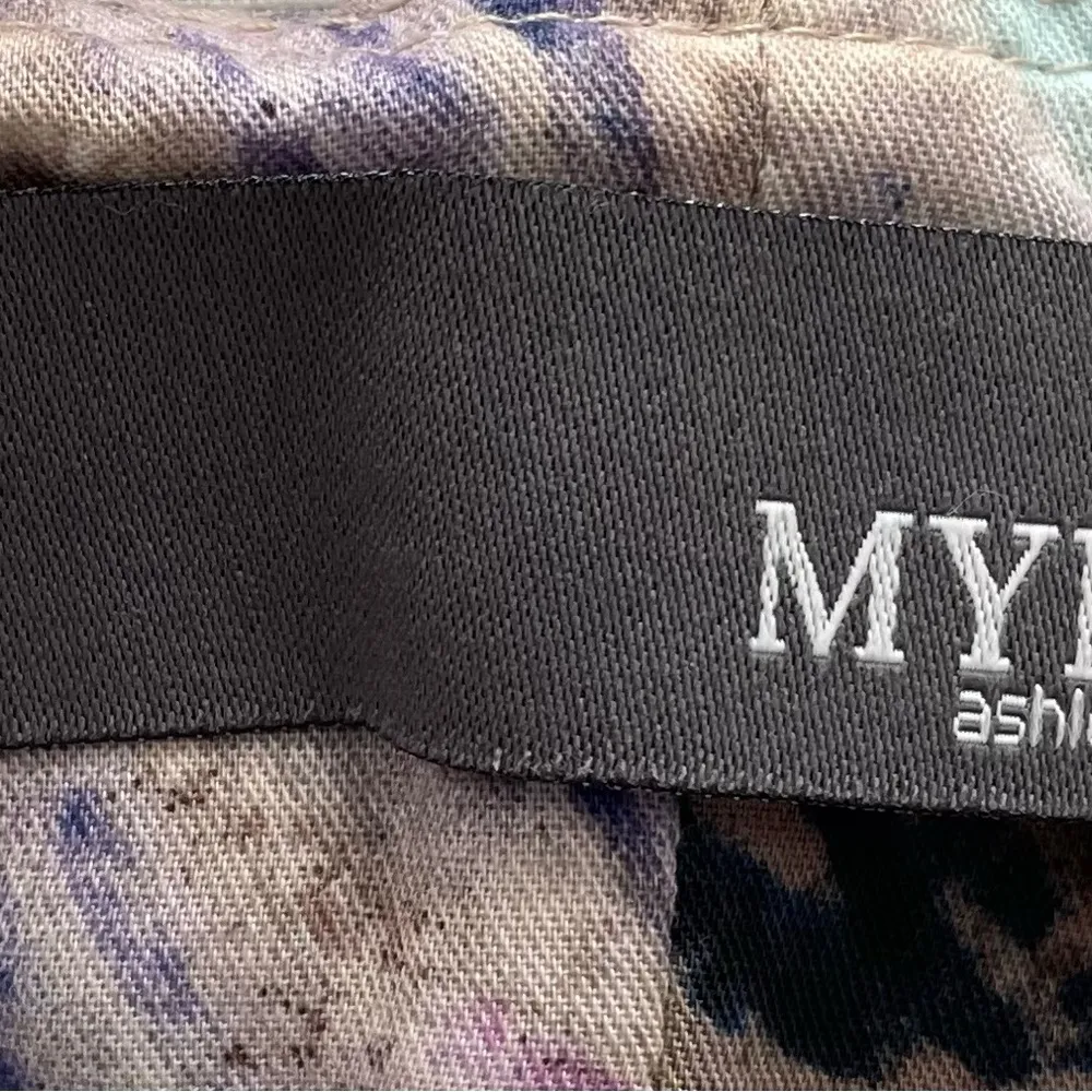 - Myne Ashley Ann silky abstract print psychedelic shorts with pockets, size L - Image 3