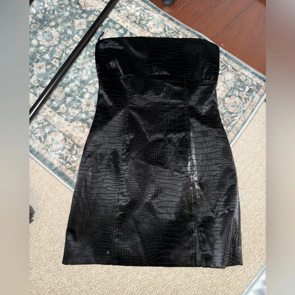 Line & Dot Midnight Strapless Dress - Image 2