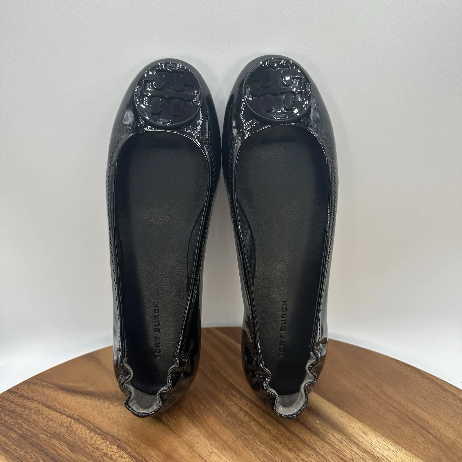 NIB Tory Burch Minnie Travel Ballet‎ Flats Black Patent Leather Logo Women's 6M - Image 8