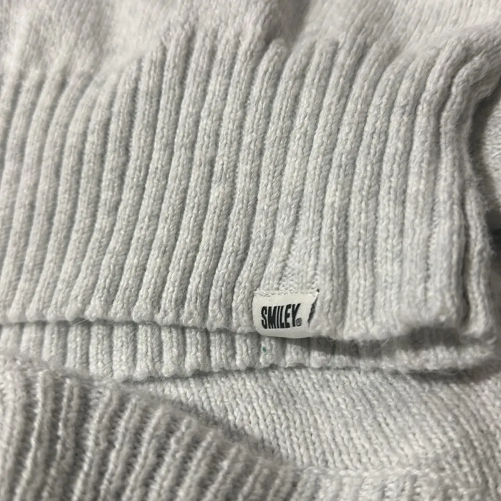 NWOT  Smiley Mockneck Sweater - Image 5